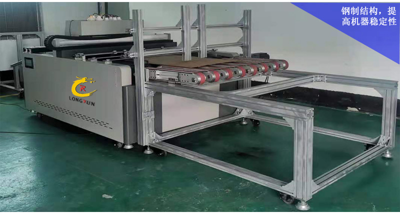 紙箱流水線無版印刷機(jī)采用全鋼制結(jié)構(gòu)，提高機(jī)器穩(wěn)定性。