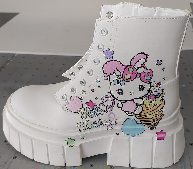 女生平板鞋使用龍潤(rùn)LR-2513打樣效果圖